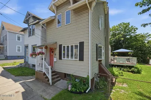 78 3rd Ave, Rensselaer, NY 12144