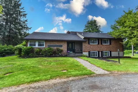 144 Ashdown Rd, Ballston Lake, NY 12019