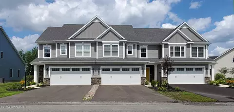 49 Priddle Ln, Latham, NY 12110
