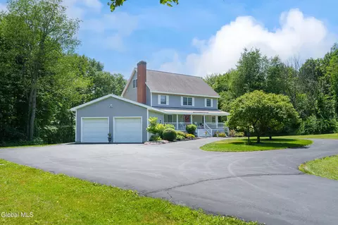 119 Menemsha Ln, Wynantskill, NY 12198