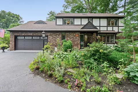 240 W Bentwood Ct, Albany, NY 12203
