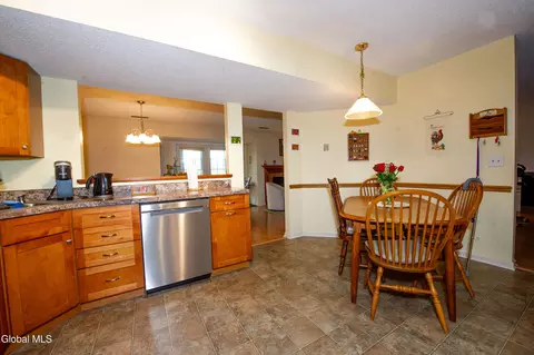 Dining - 92 Commonwealth Dr, Glenmont, NY 12077 photo 3 of 4