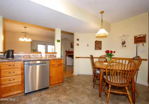 Dining - 92 Commonwealth Dr, Glenmont, NY 12077 photo 2 of 4