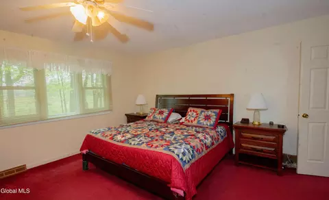 Bedroom - 92 Commonwealth Dr, Glenmont, NY 12077 photo 1 of 5