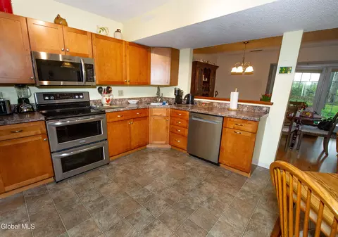 Kitchen - 92 Commonwealth Dr, Glenmont, NY 12077 photo 1 of 2