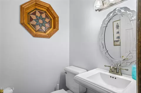 Bath - 4 Carlyle Ct, Ballston Lake, NY 12019 photo 1 of 5