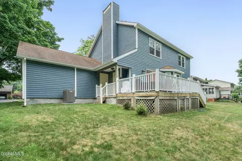 Exterior - 4 Carlyle Ct, Ballston Lake, NY 12019 photo 4 of 6