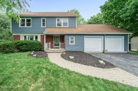4 Carlyle Ct, Ballston Lake, NY 12019