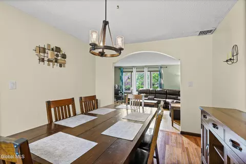 Dining - 4 Carlyle Ct, Ballston Lake, NY 12019 photo 3 of 4