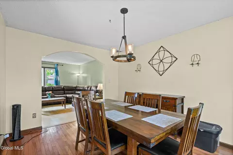 Dining - 4 Carlyle Ct, Ballston Lake, NY 12019 photo 2 of 4