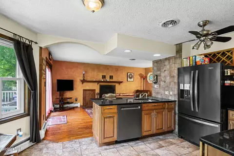 Kitchen - 4 Carlyle Ct, Ballston Lake, NY 12019 photo 1 of 3