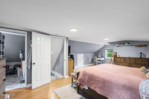 Bedroom - 1005 Wayne Rd, Schenectady, NY 12303 photo 3 of 3