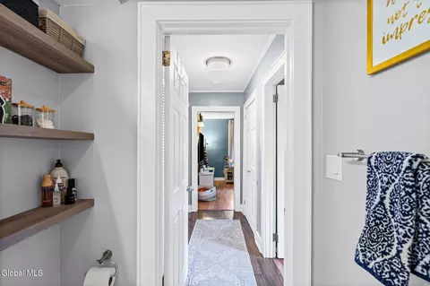 Entry Way - 1005 Wayne Rd, Schenectady, NY 12303 photo 3 of 4