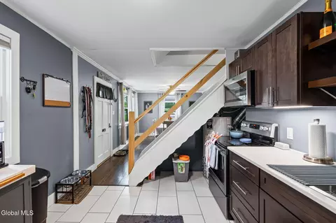 Entry Way - 1005 Wayne Rd, Schenectady, NY 12303 photo 2 of 4