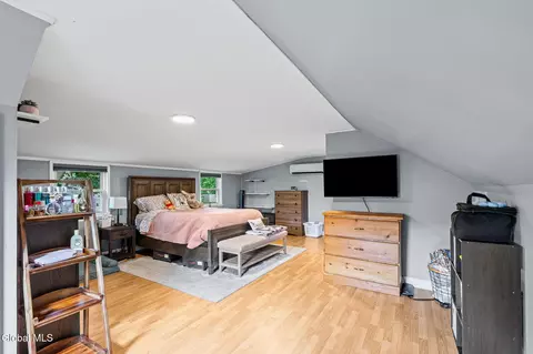 Bedroom - 1005 Wayne Rd, Schenectady, NY 12303 photo 1 of 3