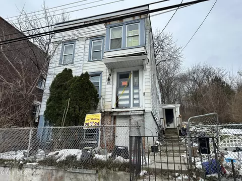 490 4th St, Troy, NY 12180
