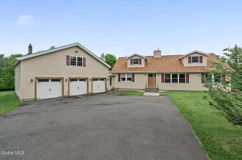 1567 Best Rd, Rensselaer, NY 12144