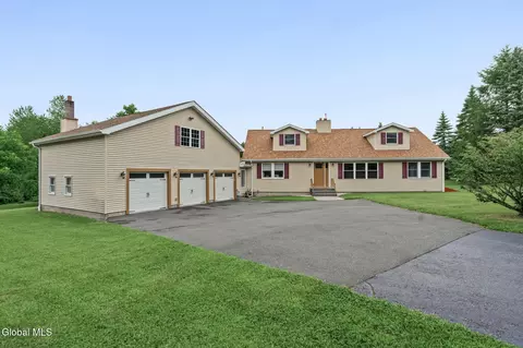 1567 Best Rd, Rensselaer, NY 12144