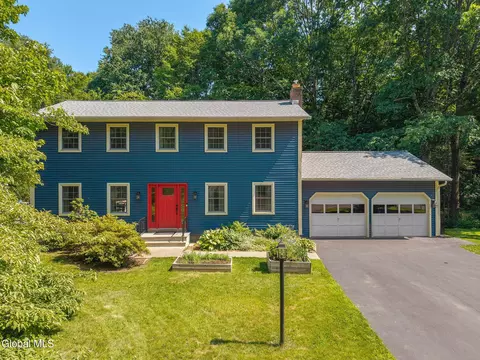 20 Bellflower Rd, Malta, NY 12020