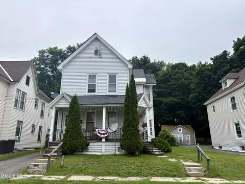 12 6th St, Gloversville, NY 12078