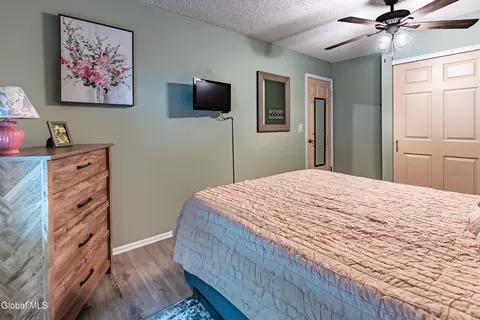 Bedroom - 43 Algonquin Rd, Halfmoon, NY 12065 photo 6 of 6