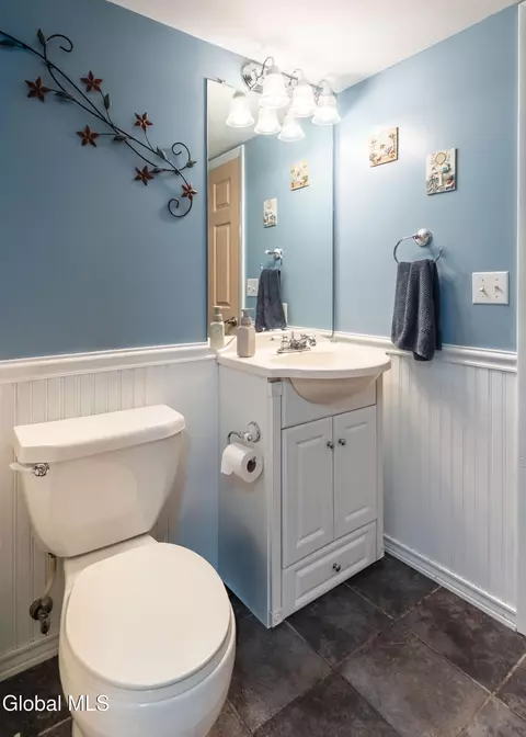 Bath - 43 Algonquin Rd, Halfmoon, NY 12065 photo 3 of 5