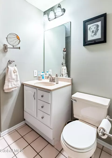 Bath - 43 Algonquin Rd, Halfmoon, NY 12065 photo 1 of 5
