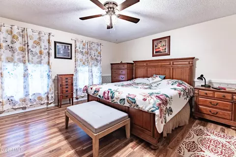 Bedroom - 43 Algonquin Rd, Halfmoon, NY 12065 photo 1 of 6