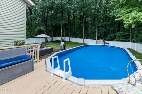 Exterior - 43 Algonquin Rd, Halfmoon, NY 12065 photo 6 of 7
