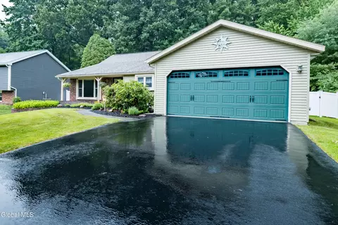 Exterior - 43 Algonquin Rd, Halfmoon, NY 12065 photo 1 of 7