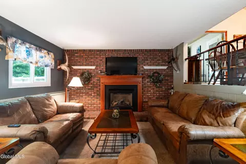 Living - 43 Algonquin Rd, Halfmoon, NY 12065 photo 3 of 4