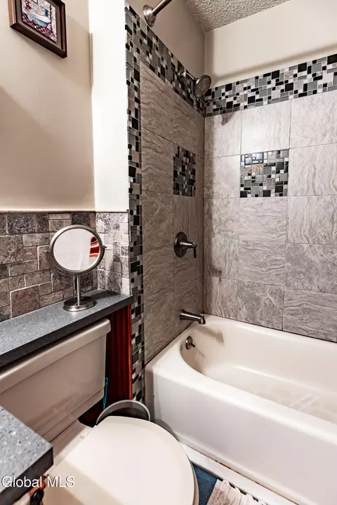 Bath - 43 Algonquin Rd, Halfmoon, NY 12065 photo 5 of 5