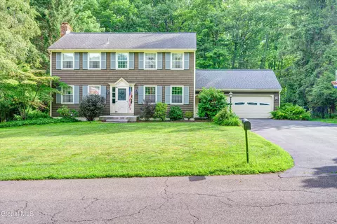 16 Macaffer Dr, Menands, NY 12204