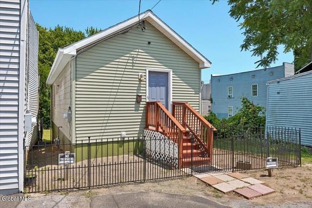 647 3rd St, Albany, NY 12206