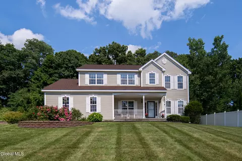 41 Utica Ave, Latham, NY 12110