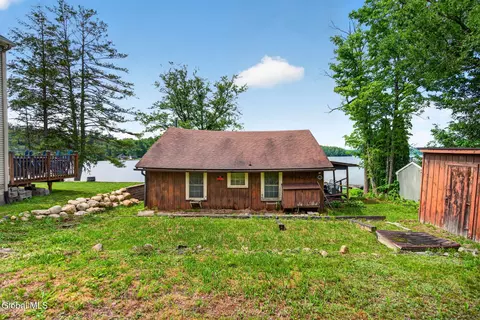 3015 W Shore Dr, Galway, NY 12086