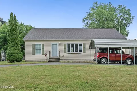 33 Burke St, Mechanicville, NY 12118