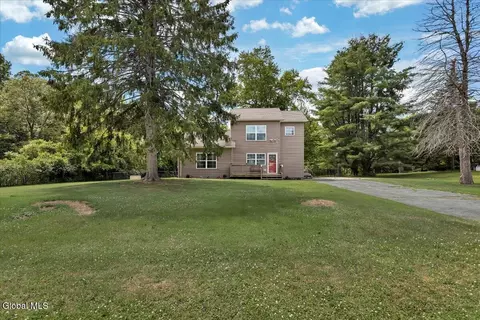 5 Lake Hills Rd, Troy, NY 12180