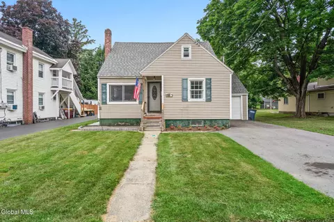 19 Knickerbocker St, Ballston Spa, NY 12020