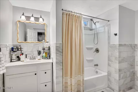 Bath - 1575 Union St, Schenectady, NY 12309 photo 1 of 5
