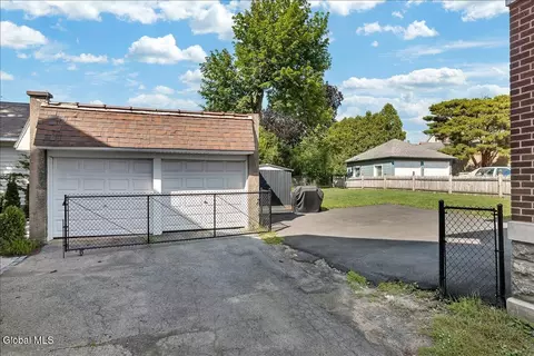 Exterior - 1575 Union St, Schenectady, NY 12309 photo 6 of 9
