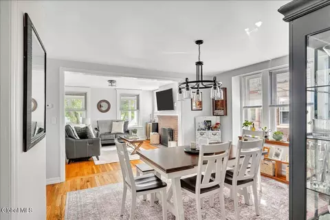 Dining - 1575 Union St, Schenectady, NY 12309 photo 4 of 6