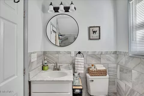 Bath - 1575 Union St, Schenectady, NY 12309 photo 5 of 5