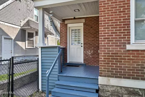 Exterior - 1575 Union St, Schenectady, NY 12309 photo 4 of 9