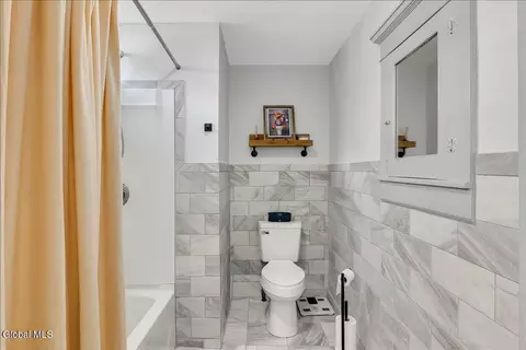 Bath - 1575 Union St, Schenectady, NY 12309 photo 2 of 5