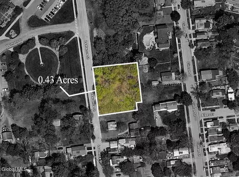 1 Lawrence Street # l11, Saratoga Springs, NY 12866