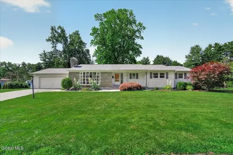 2264 Preisman Dr, Niskayuna, NY 12309