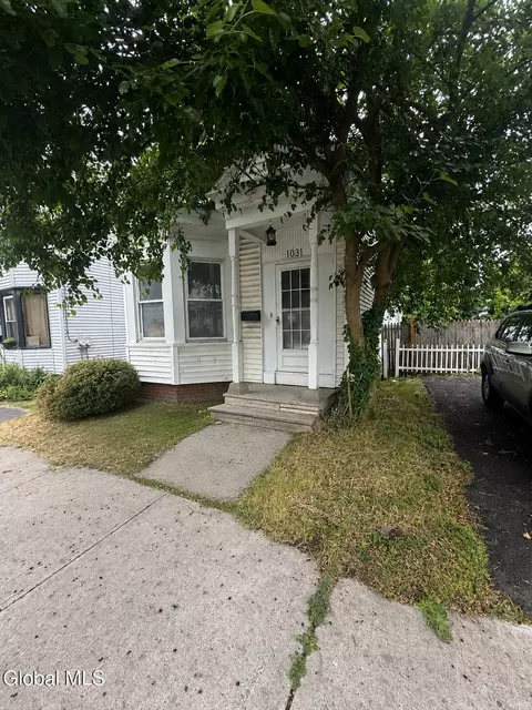 1031 3rd St, Rensselaer, NY 12144