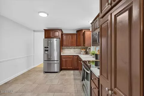 Kitchen - 3966 Consaul Rd, Schenectady, NY 12304 photo 3 of 7