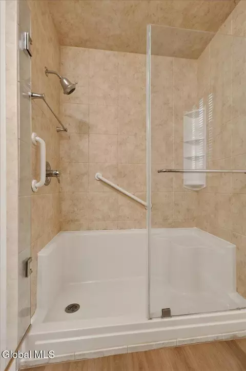 Bath - 3966 Consaul Rd, Schenectady, NY 12304 photo 3 of 3